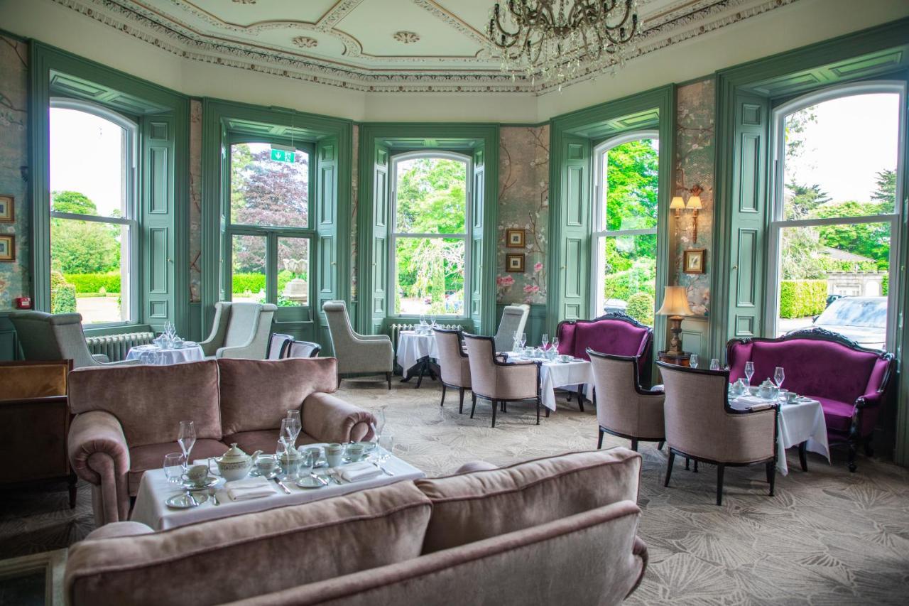 Finnstown Castle Hotel Lucan Eksteriør bilde