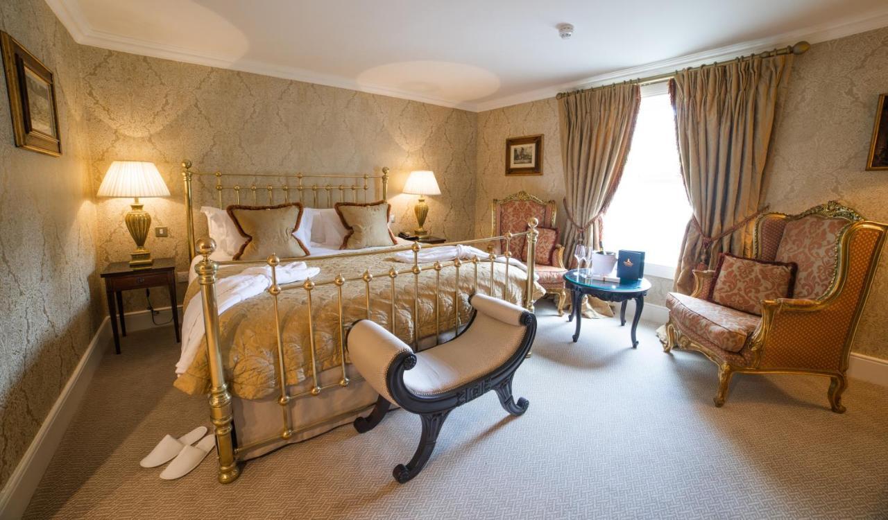 Finnstown Castle Hotel Lucan Eksteriør bilde