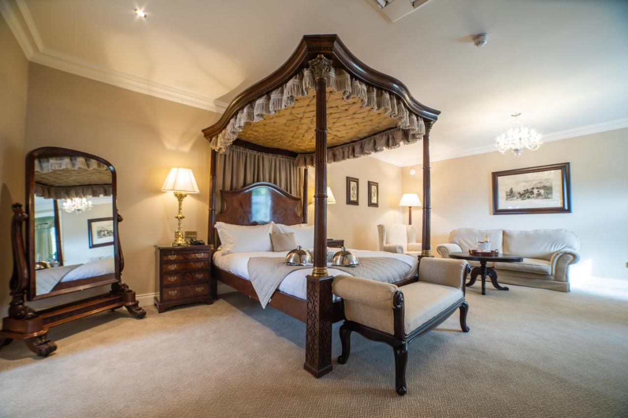 Finnstown Castle Hotel Lucan Eksteriør bilde