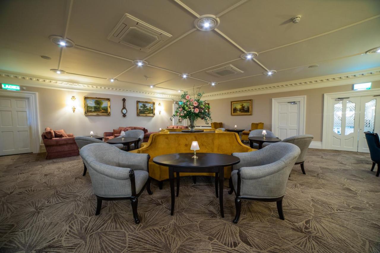 Finnstown Castle Hotel Lucan Eksteriør bilde