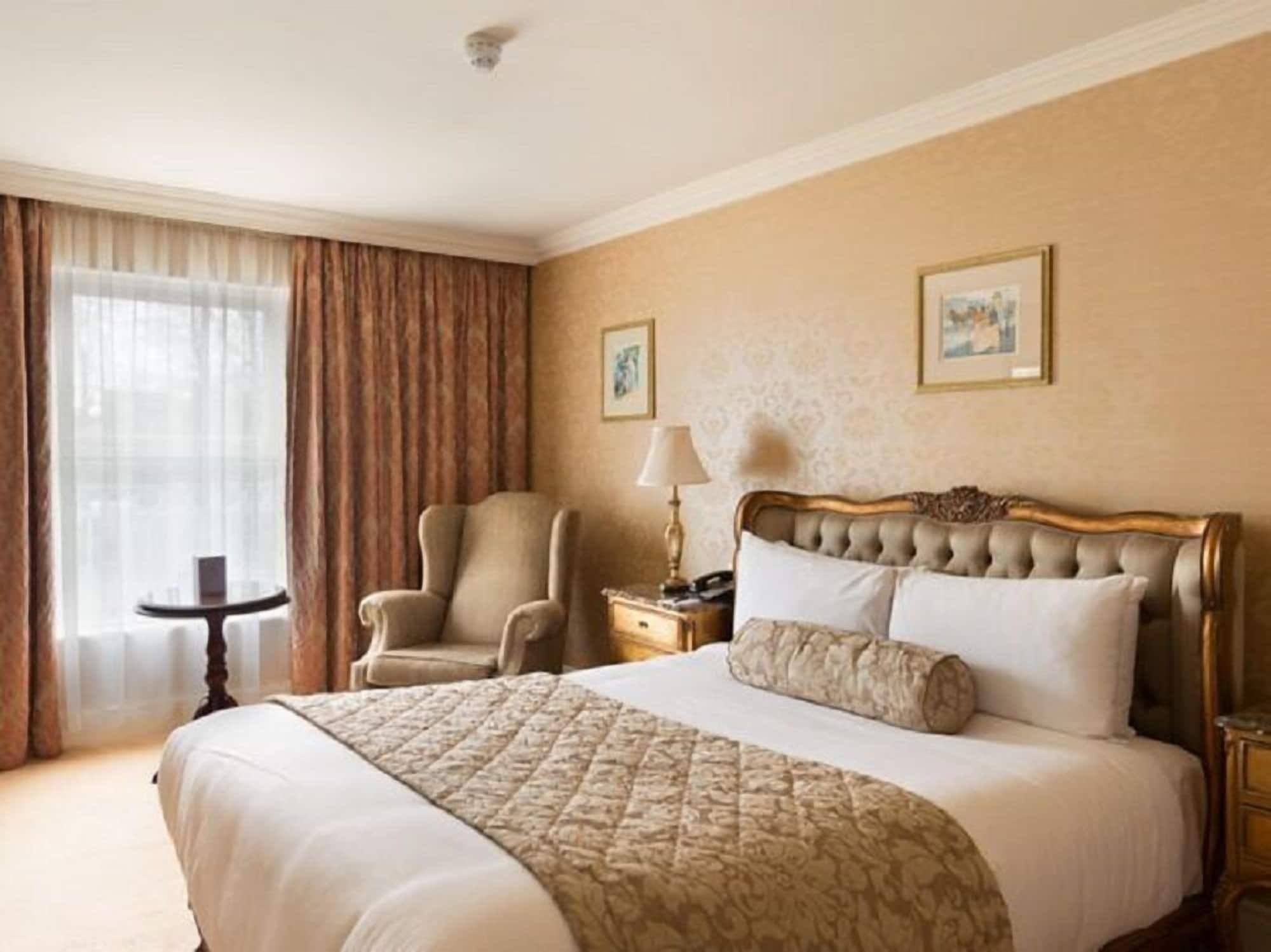 Finnstown Castle Hotel Lucan Eksteriør bilde