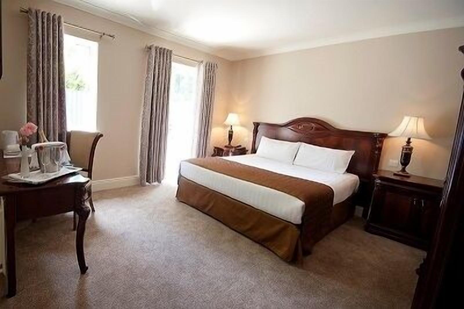 Finnstown Castle Hotel Lucan Eksteriør bilde