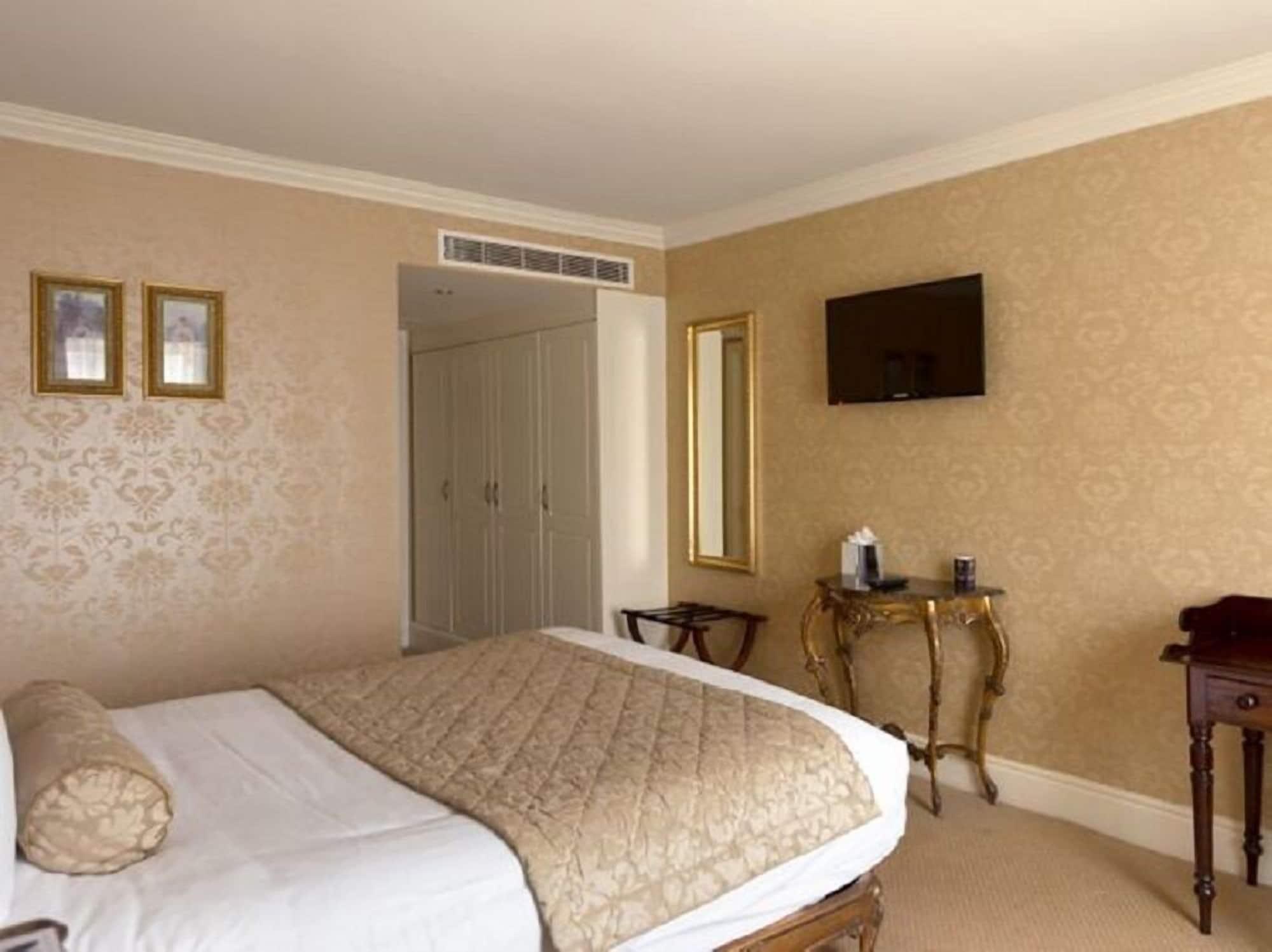 Finnstown Castle Hotel Lucan Eksteriør bilde