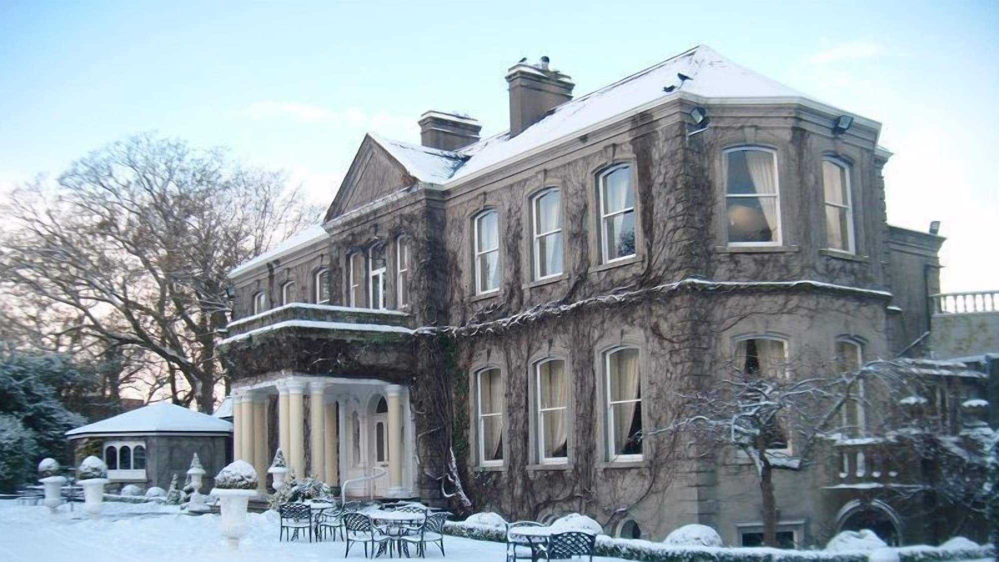 Finnstown Castle Hotel Lucan Eksteriør bilde