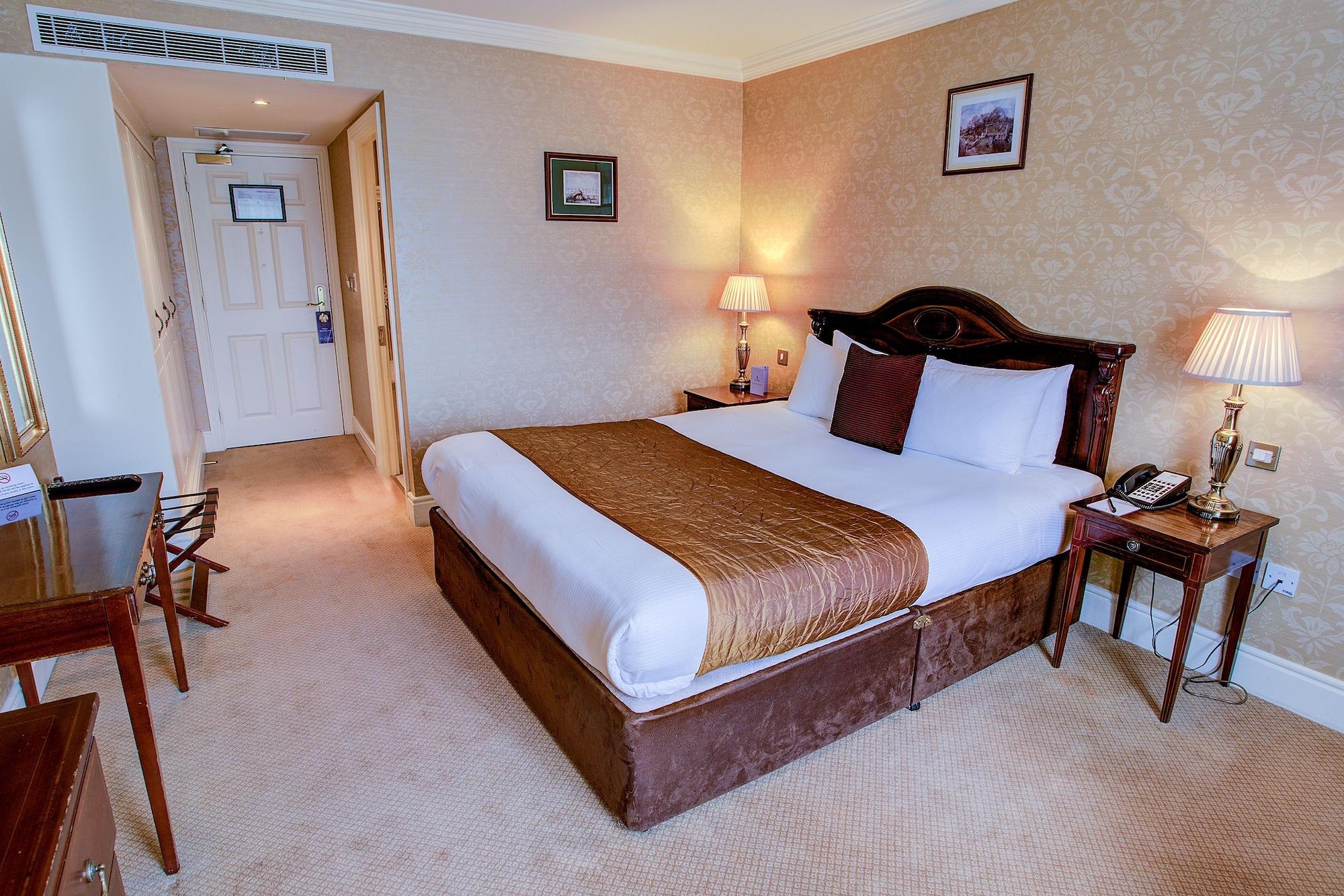 Finnstown Castle Hotel Lucan Eksteriør bilde