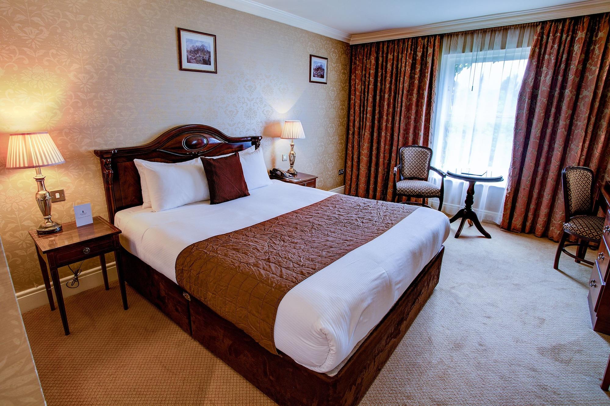 Finnstown Castle Hotel Lucan Eksteriør bilde
