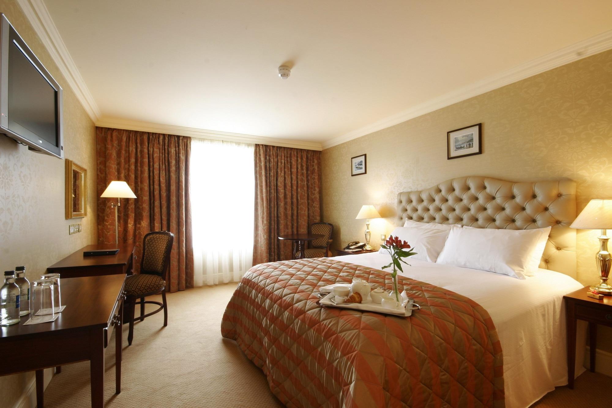 Finnstown Castle Hotel Lucan Eksteriør bilde