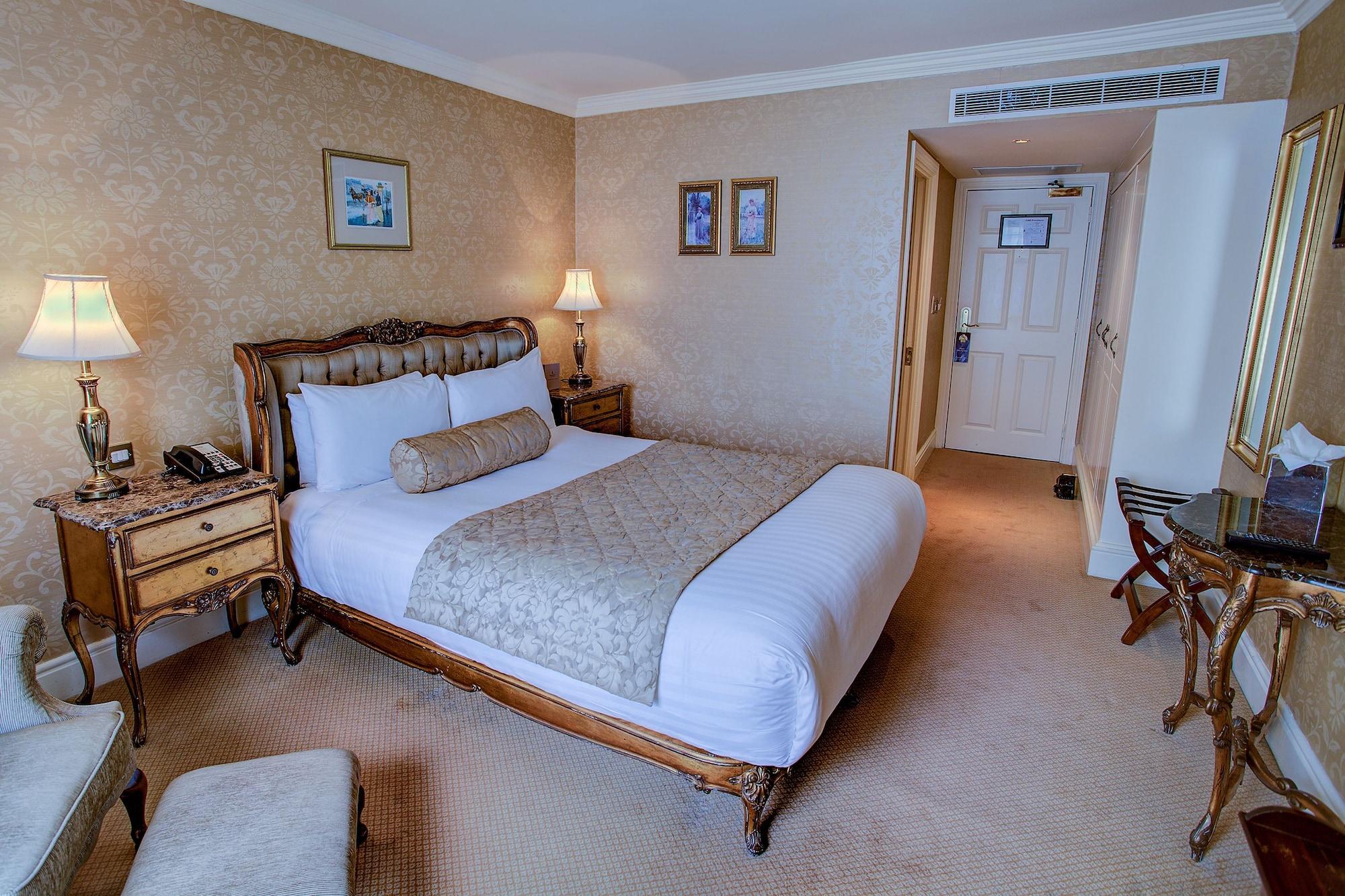 Finnstown Castle Hotel Lucan Eksteriør bilde