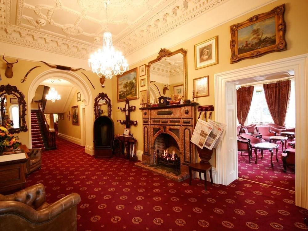 Finnstown Castle Hotel Lucan Eksteriør bilde