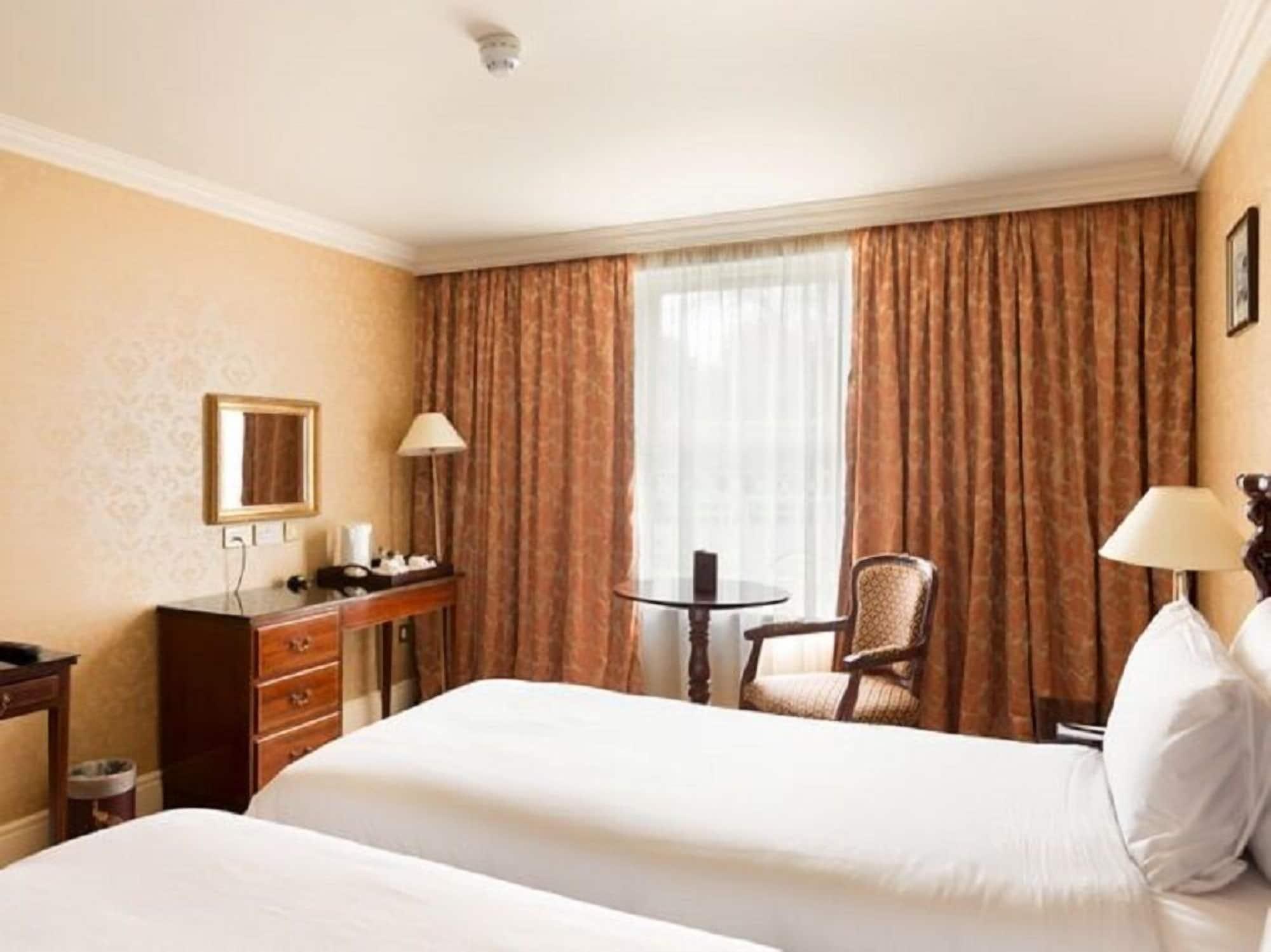 Finnstown Castle Hotel Lucan Eksteriør bilde
