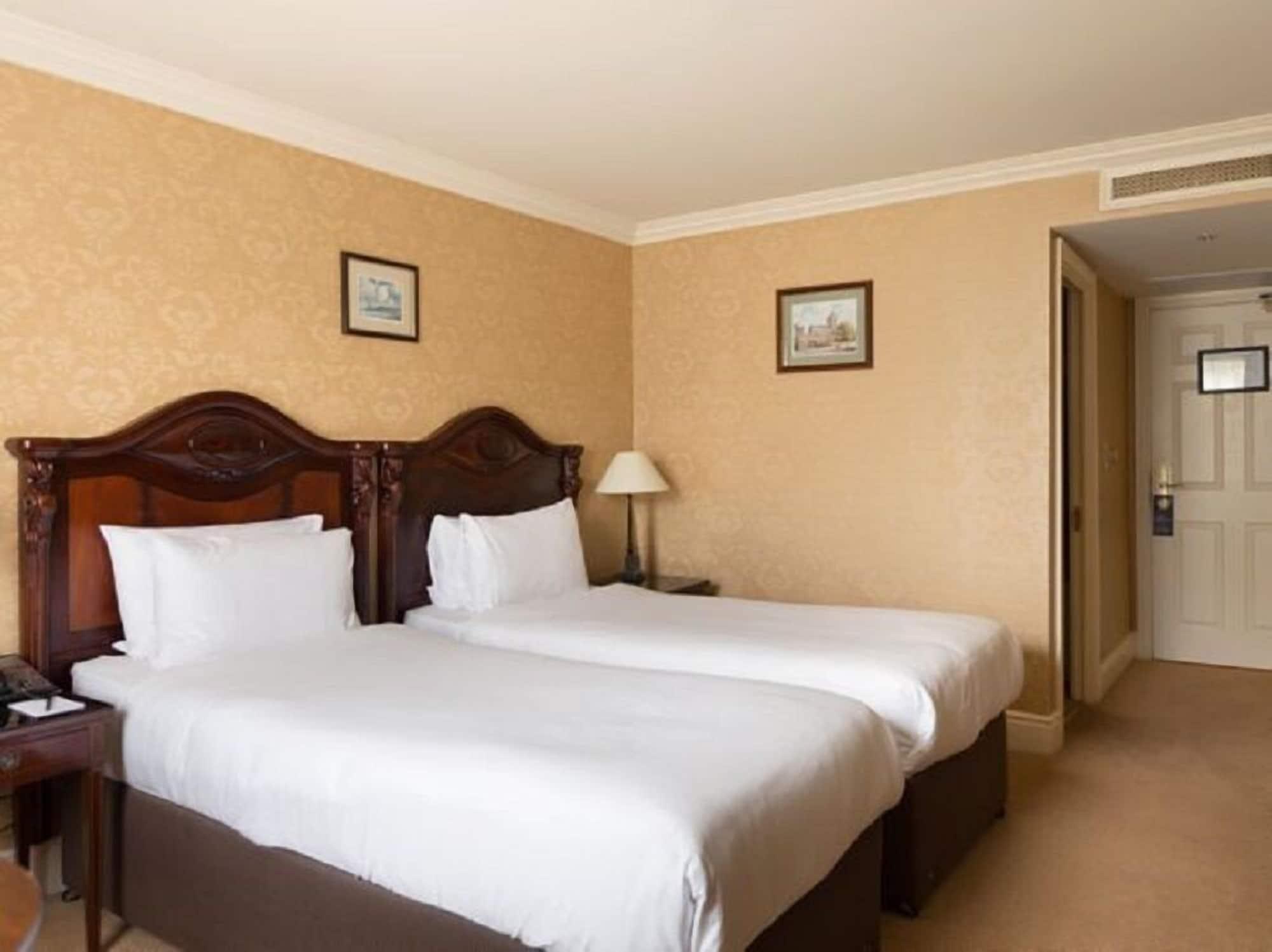Finnstown Castle Hotel Lucan Eksteriør bilde