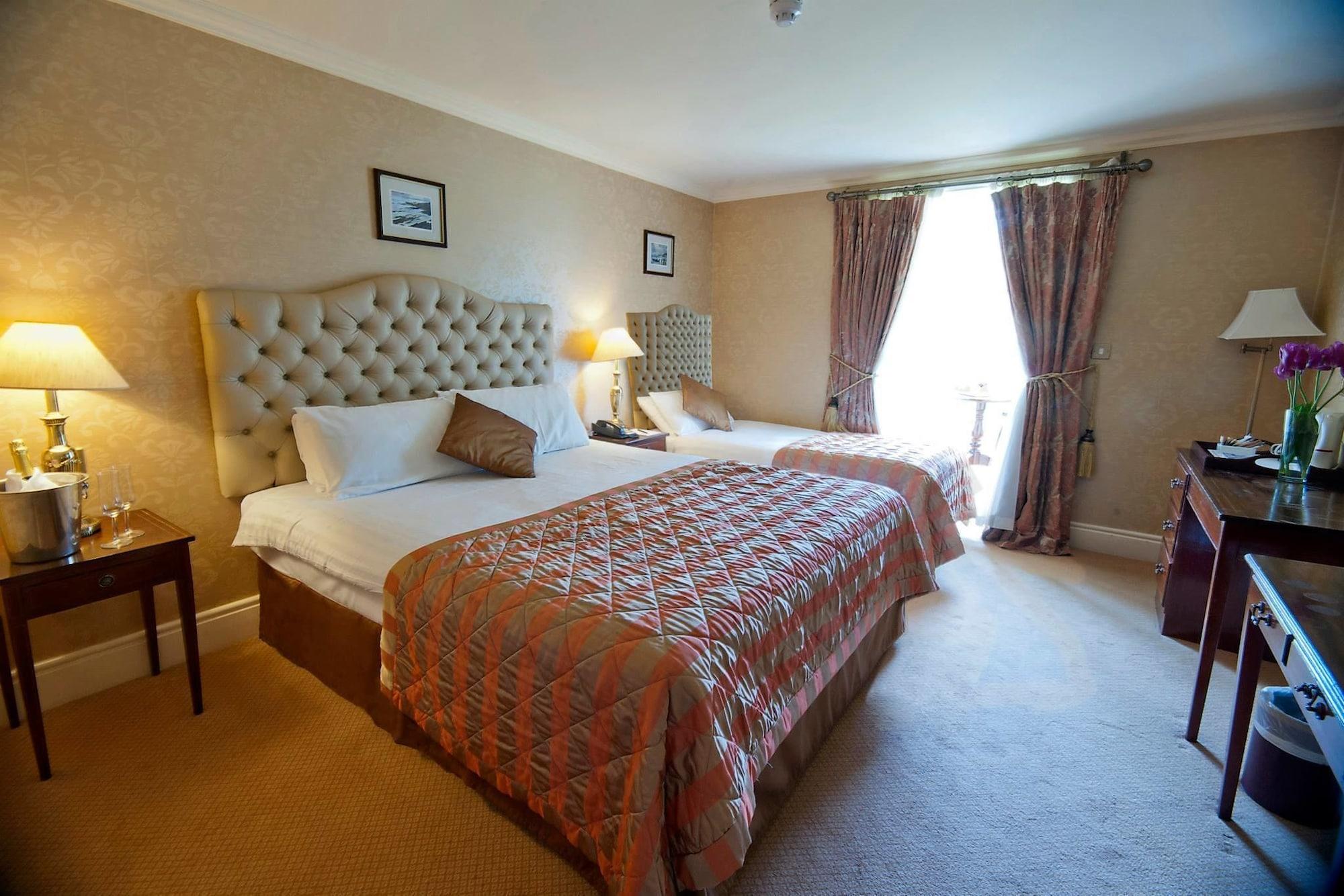 Finnstown Castle Hotel Lucan Eksteriør bilde