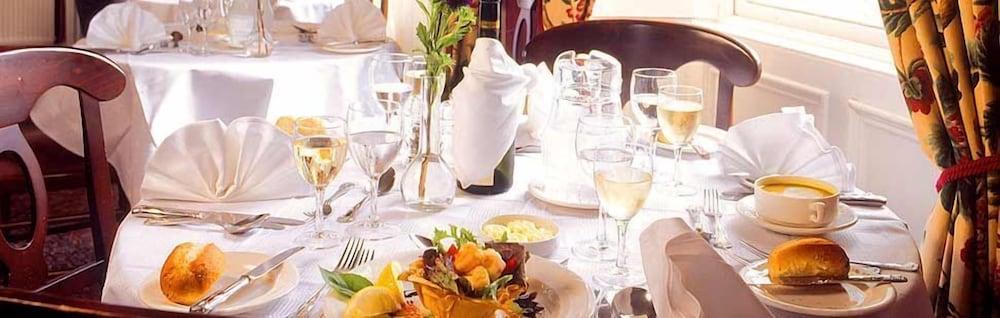 Finnstown Castle Hotel Lucan Eksteriør bilde