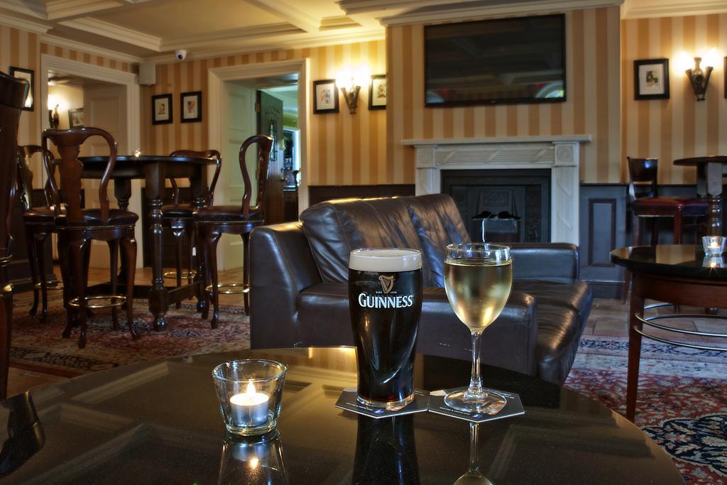 Finnstown Castle Hotel Lucan Eksteriør bilde