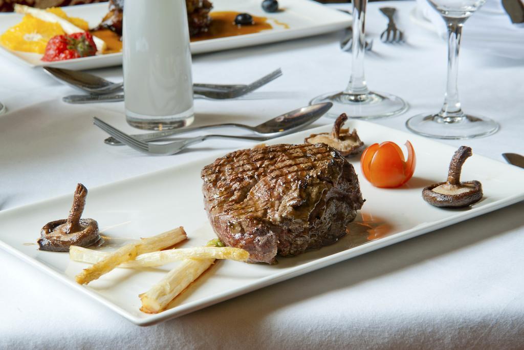 Finnstown Castle Hotel Lucan Eksteriør bilde