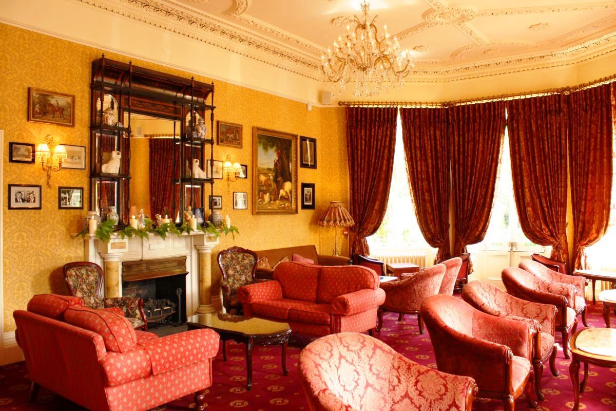 Finnstown Castle Hotel Lucan Eksteriør bilde