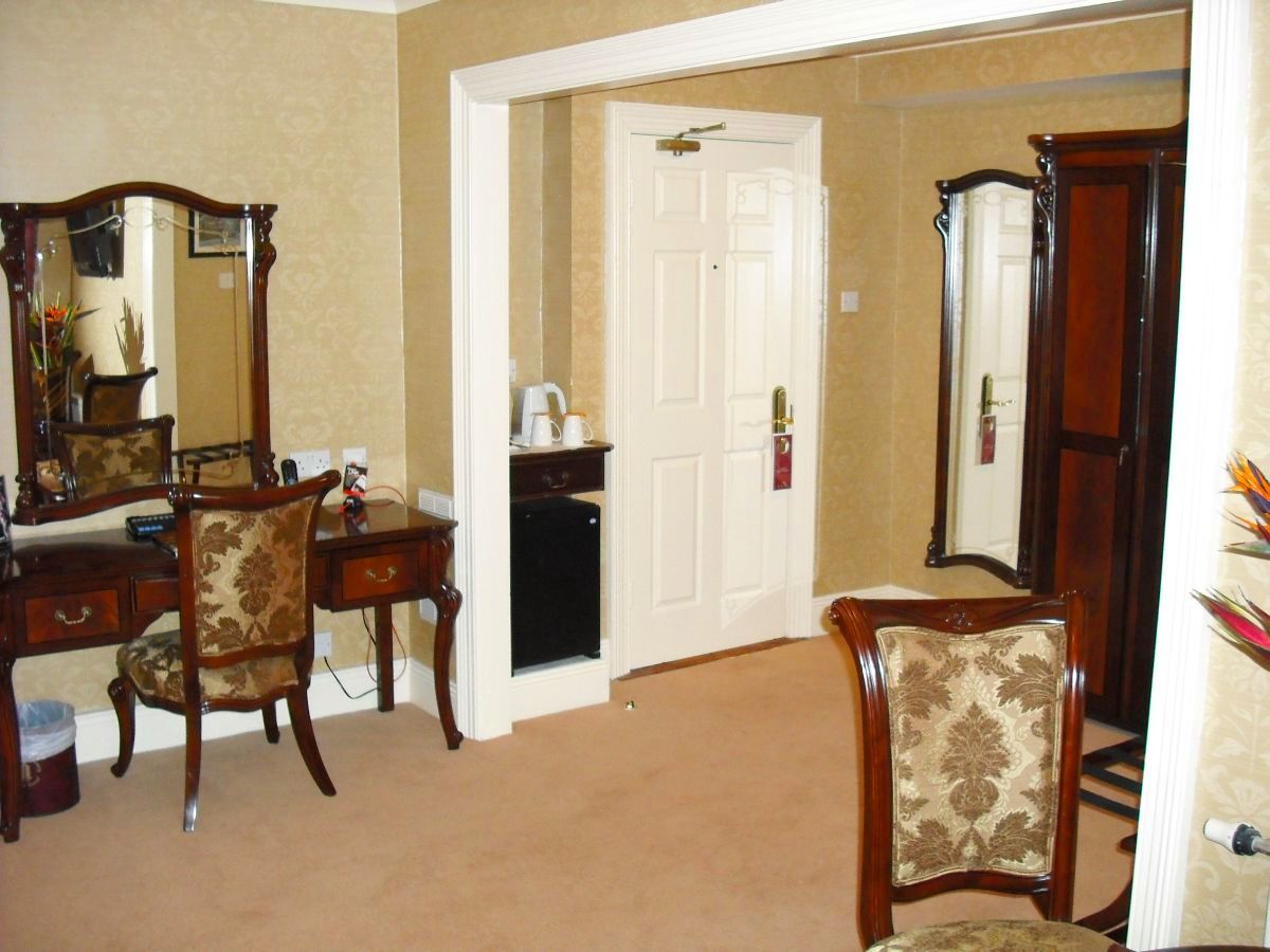Finnstown Castle Hotel Lucan Eksteriør bilde